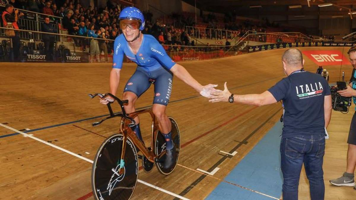 Ciclismo, Europei su pista, inseguimento Milan in finale per l'oro