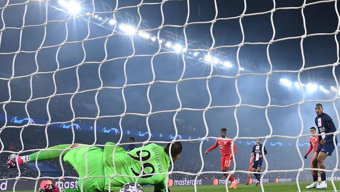L'errore di Donnarumma sul gol che ha regalato la vittoria nella gara di andata degli ottavi al Bayern Monaco 