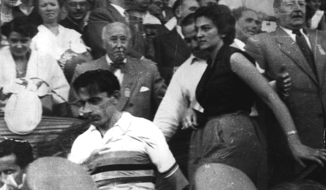 Fausto Coppi con Giulia Occhini ai Mondiali di ciclismo di Lugano, nel 1953. 