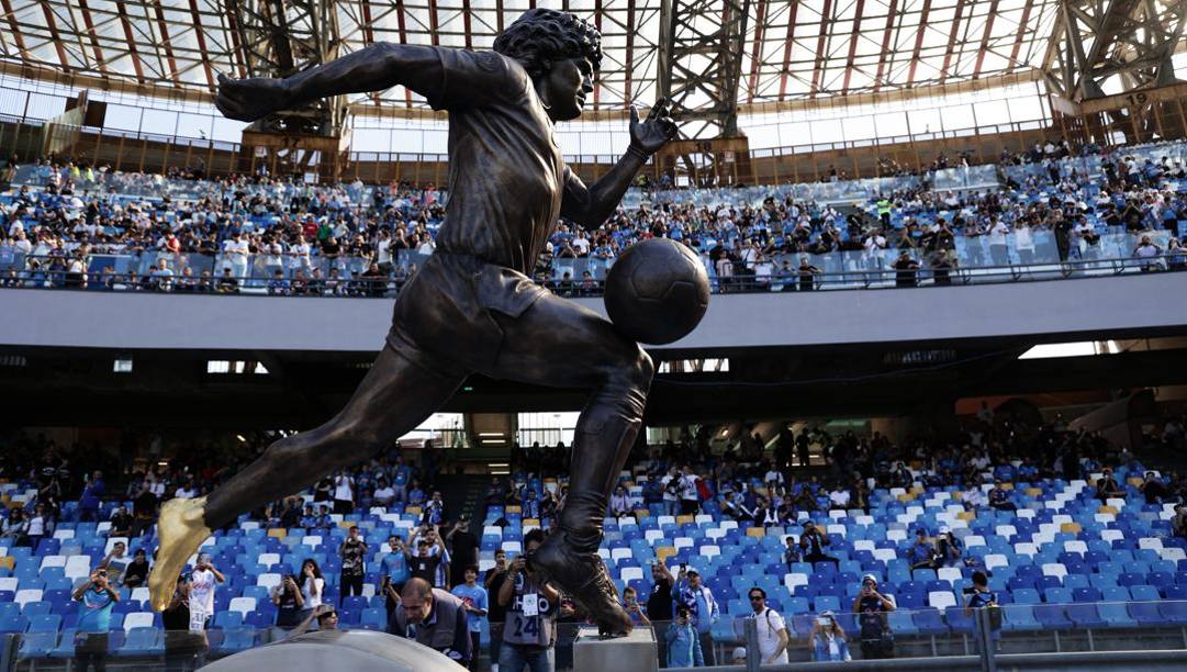 La statua di Maradona LAPRESSE 