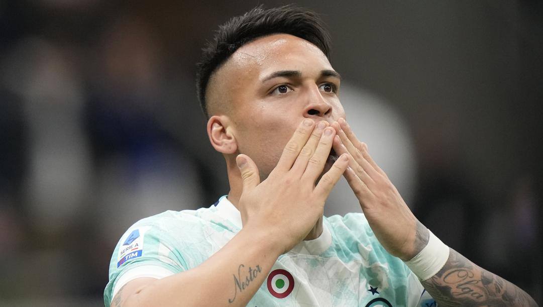 Lautaro Martinez, 25 anni, esulta per il gol del 2-0. Ap 