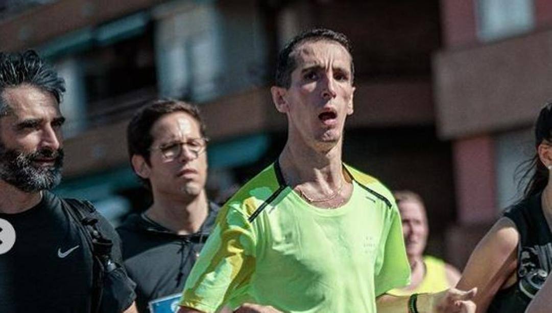 Alex Roca Campilllo durante la Maratona di Barcellona 