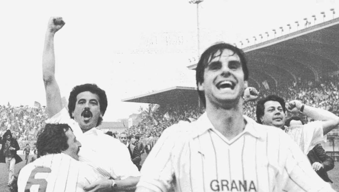 3 giugno 1984, Emiliano Mondonico esulta: la Cremonese è promossa in Serie A 