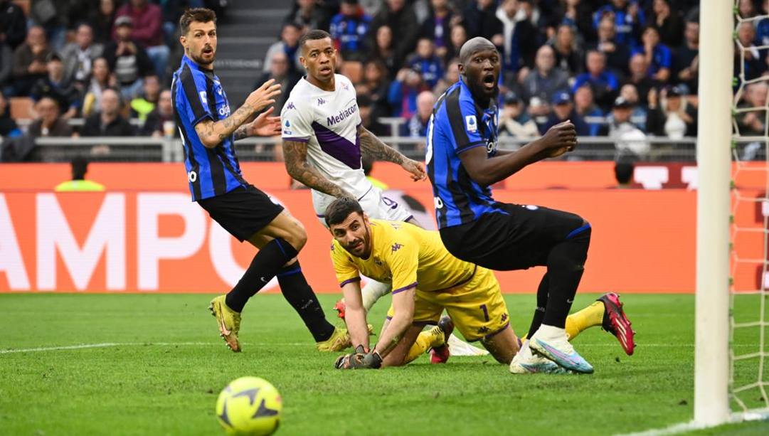 L'errore di Romelu Lukaku contro la Fiorentina, vittoriosa (0-1) a Milano contro l'Inter LAPRESSE 