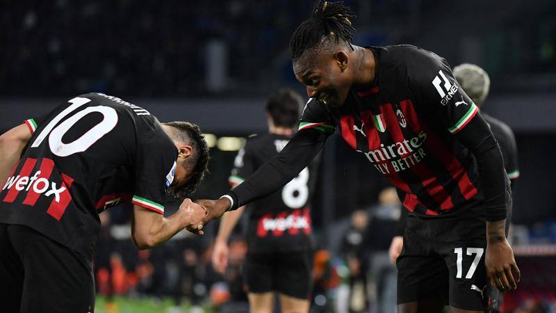 Napoli-Milan: dopo il primo gol il pallone a bordo campo, perché