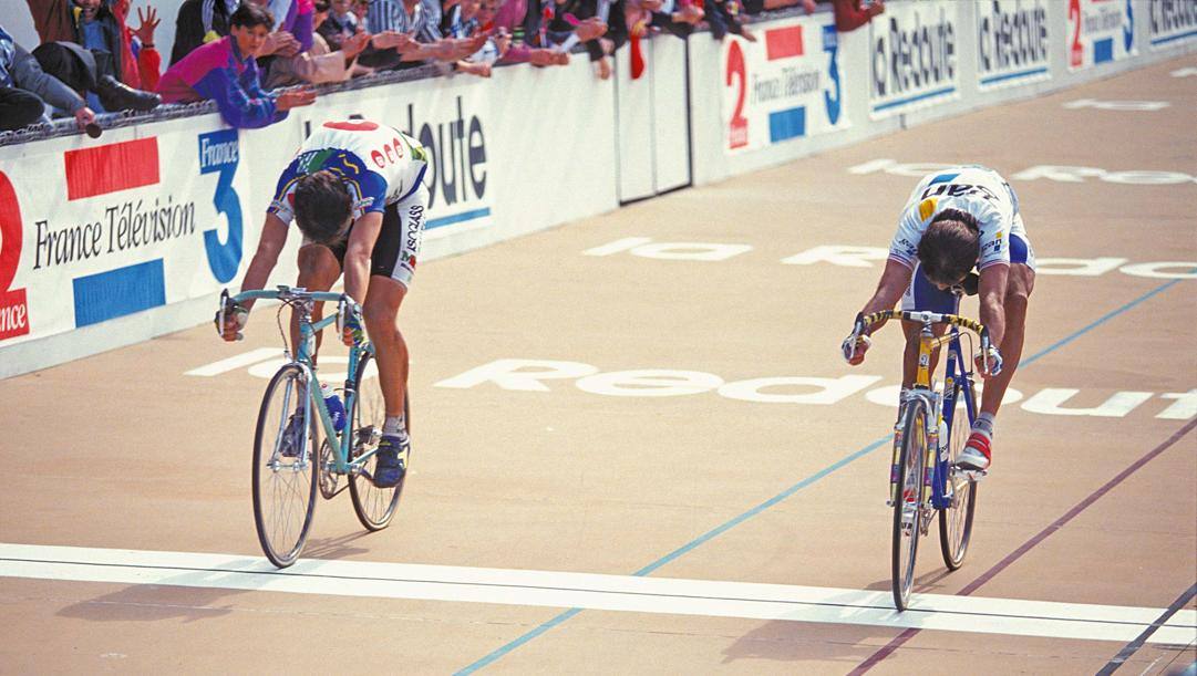 Parigi-Roubaix 1993: Ballerini secondo sul traguardo (per otto centimetri) dietro a Duclos-Lassalle 