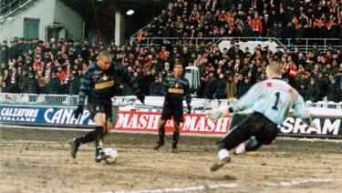 Ronaldo 'derreteu' um campo congelado em Moscou para levar a Inter à glória  europeia, em 1998 - Calciopédia