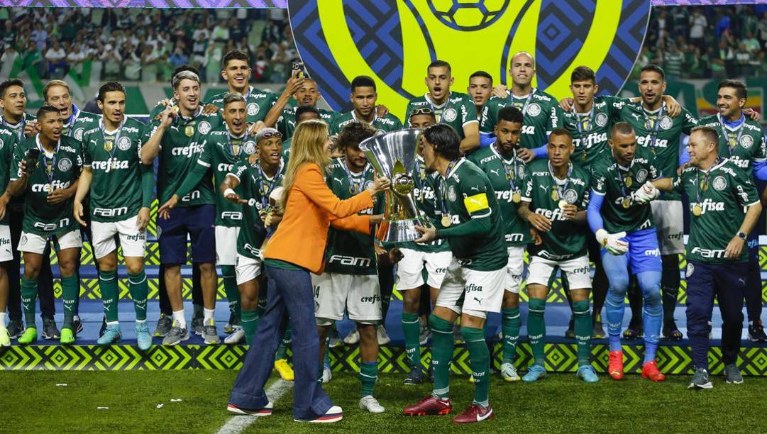 La presidente Leila Pereira con il Palmeiras campione del 2022. Getty 