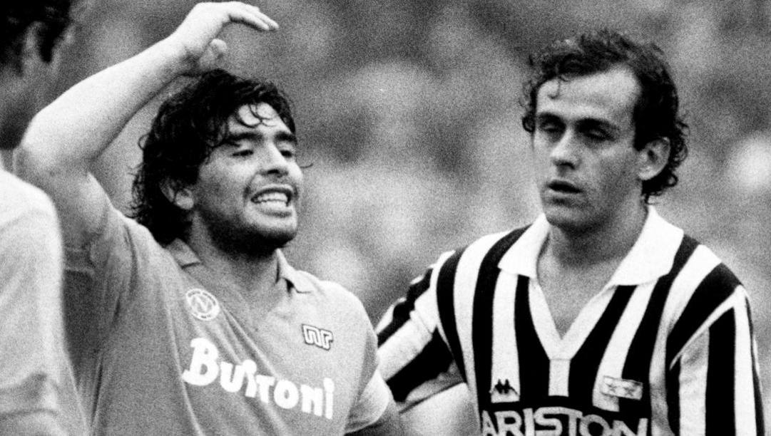 Maradona e Platini in Juve-Napoli 1-3, novembre 1986. Lapresse 