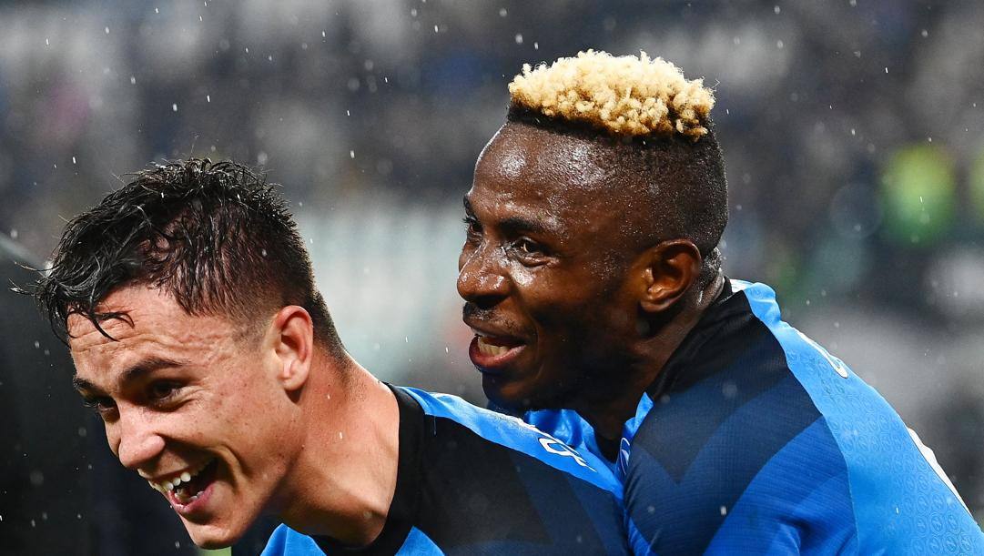 Raspadori e Osimhen festeggiano il gol vincente alla Juventus AFP 
