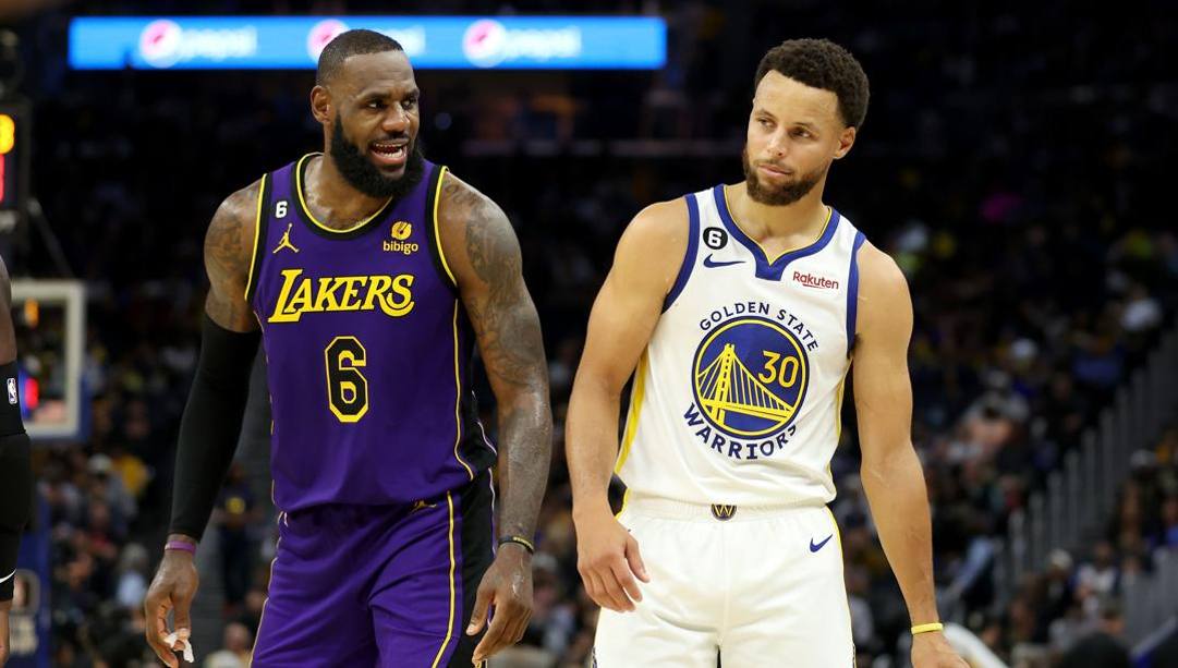 LeBron James e Steph Curry. AFP 