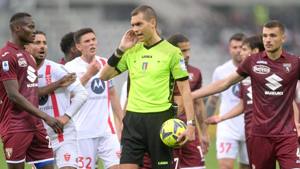 Doveri arbitro di Sassuolo-Milan rimette in circolo la foto con lo