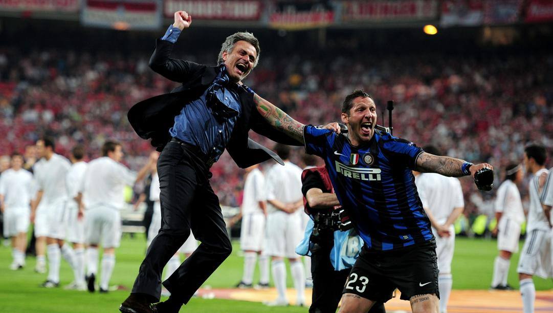Mourinho e Materazzi dopo la vittoria della Champions 2010. Getty 