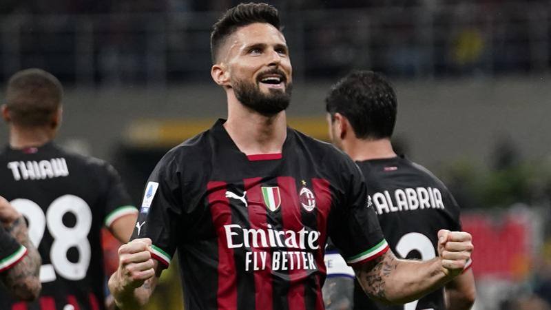 Milan, a Giroud manca solo lo scalpo della Juve:  caccia al gol per  la Champions