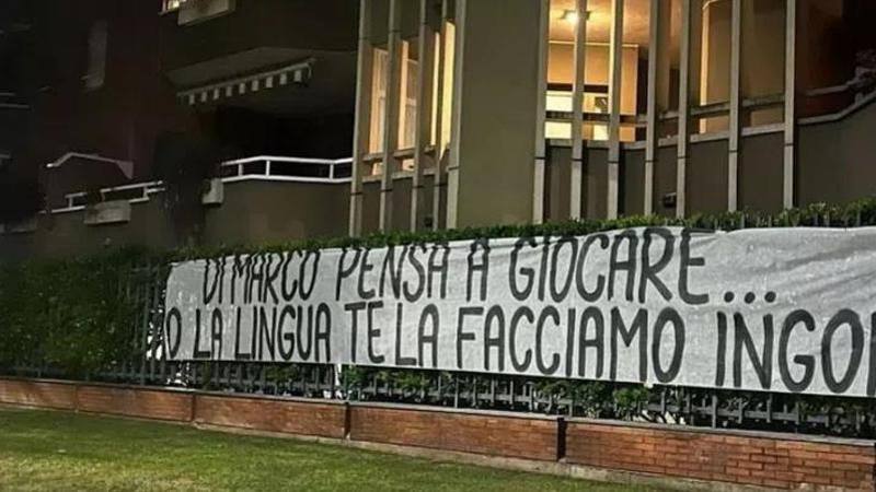 Milan, identificati i quattro ultras che hanno minacciato con uno striscione l’interista Dimarco