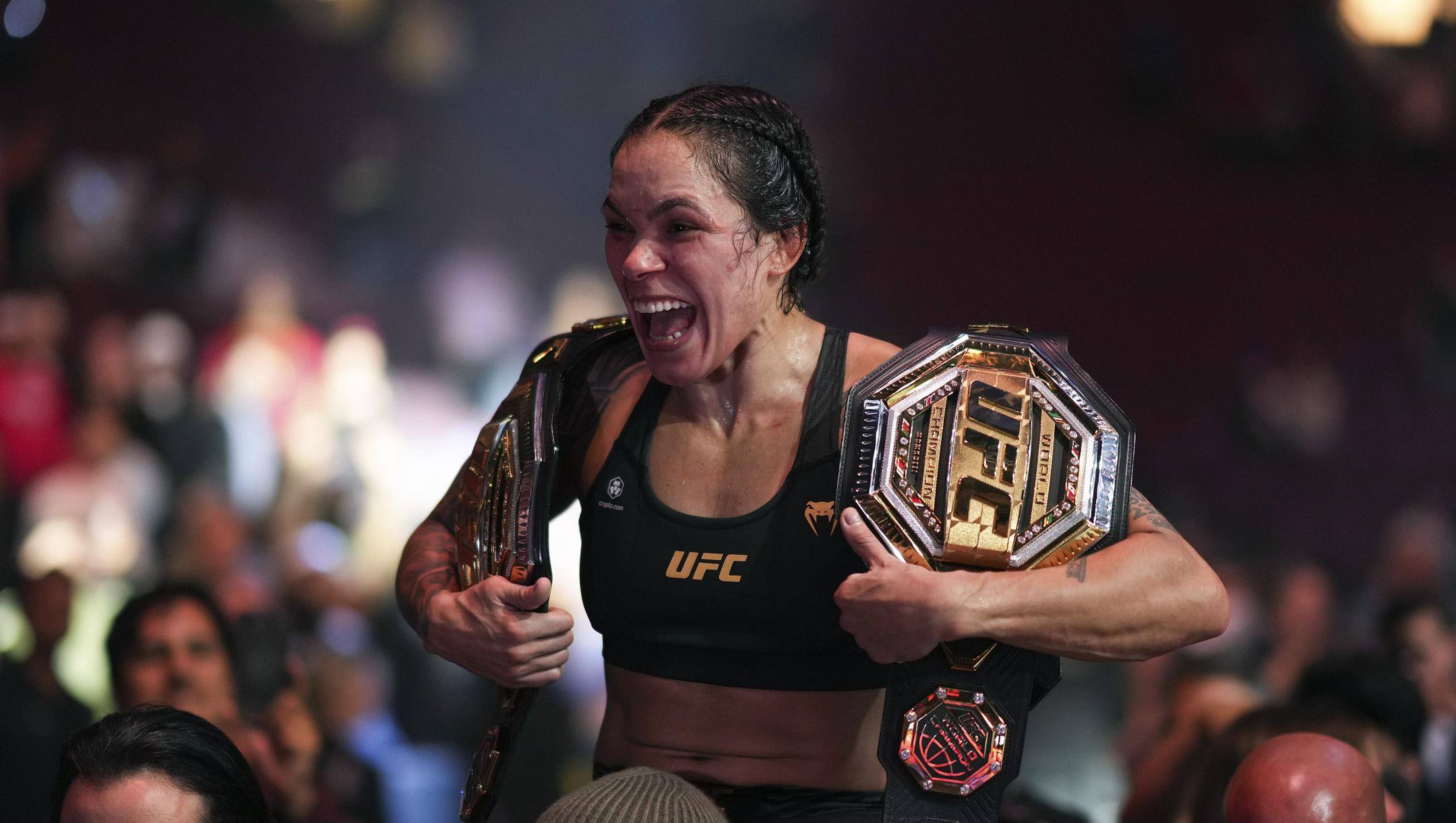 La vittoria di Amanda Nunes nella notte contro Irene Aldana. Afp 