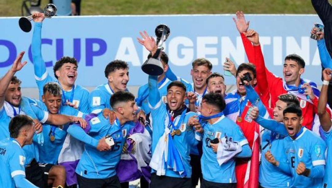 La gioia degli uruguaiani, campioni del mondo Under 20: in finale hanno sconfitto l'Italia 