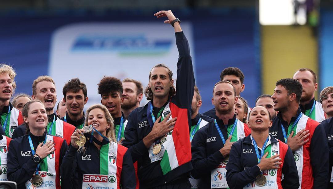 Il capitano Tamberi con gli azzurri in Coppa Europa.  