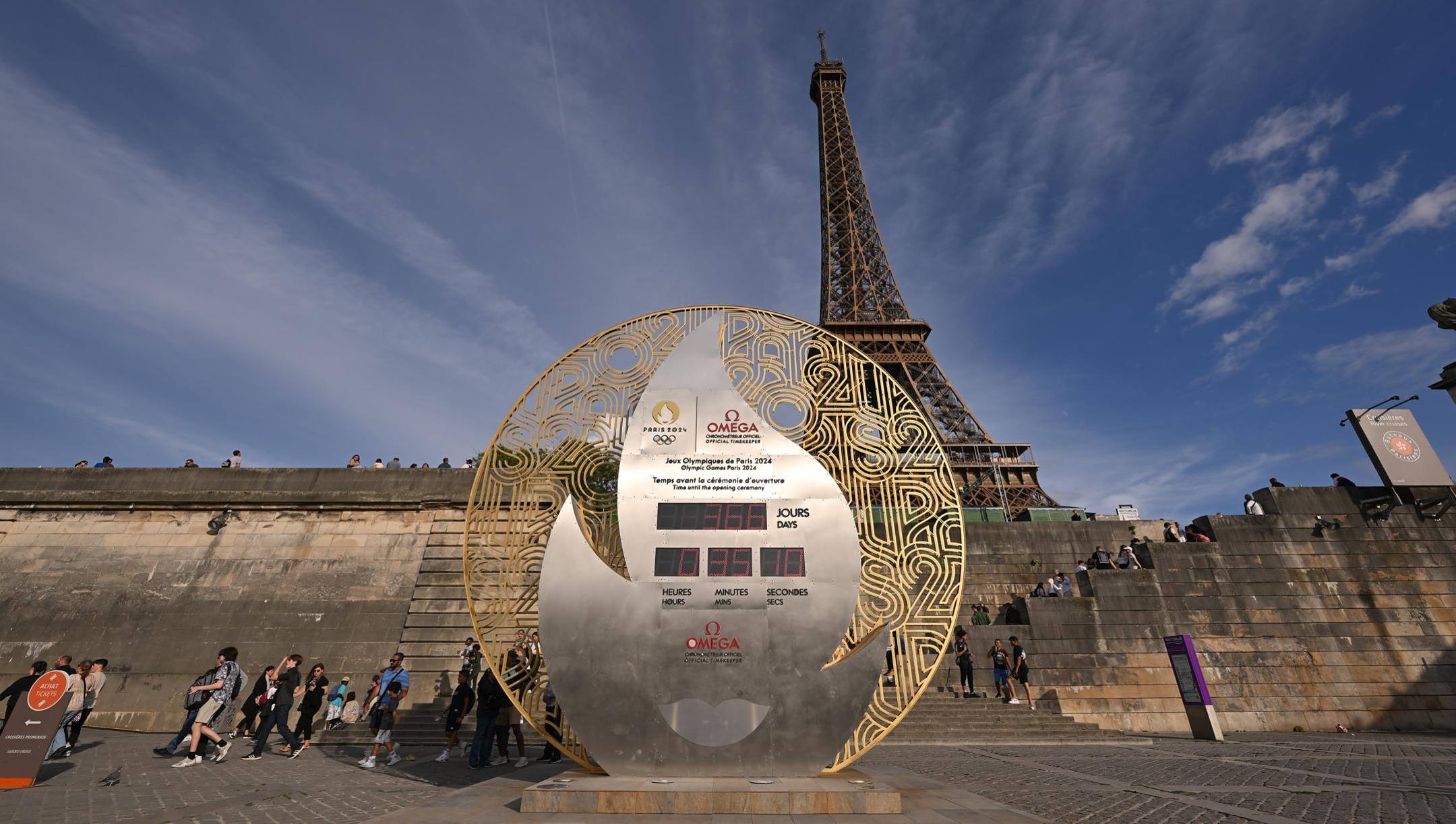 Il countdown sotto la Tour Eiffel 