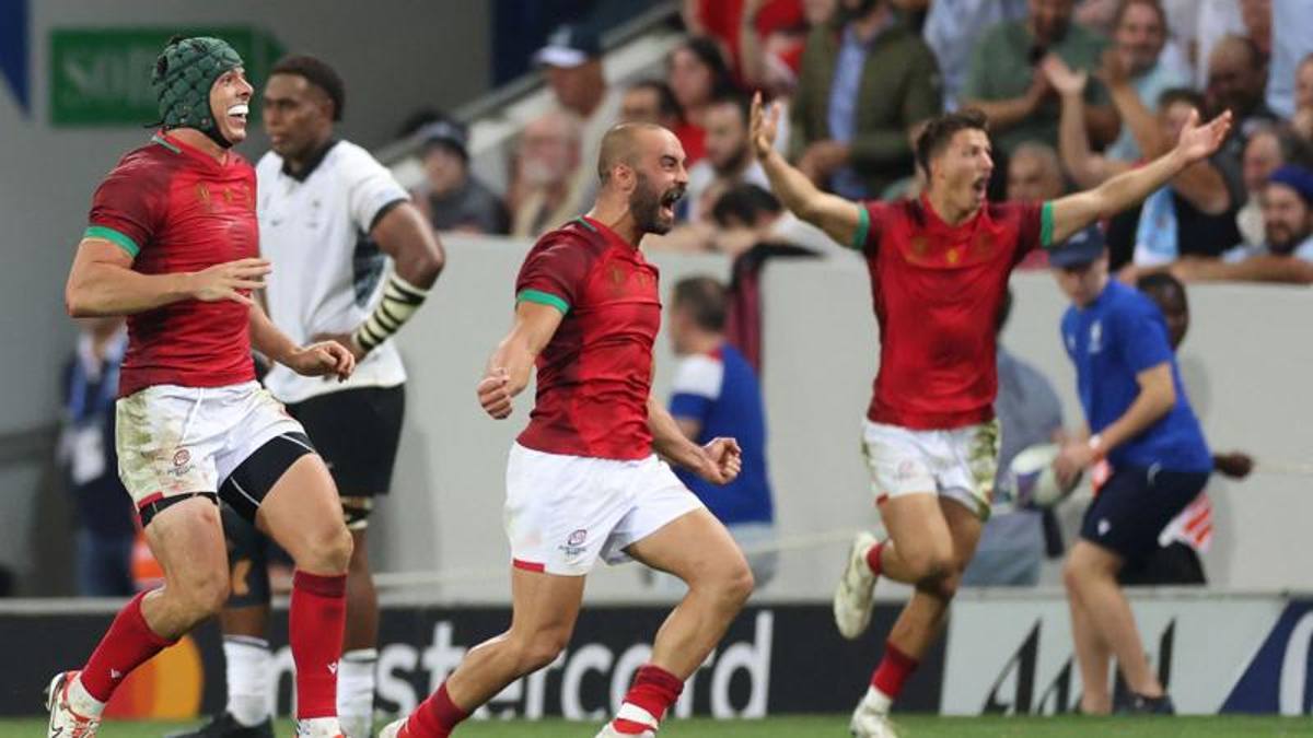 A Copa do Mundo de Rugby e a Argentina avançam para as quartas de final.  Fiji perde para Portugal, mas passa