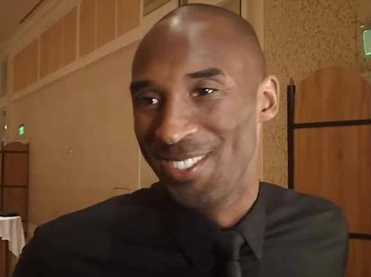 Kobe Bryant in italiano: "Metta vuole che venga anch'io" - Video Gazzetta.it