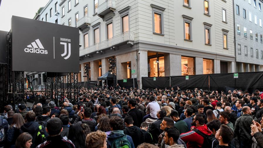 Milano, bagno di folla per la Juve all'Adidas Store- Video Gazzetta.it