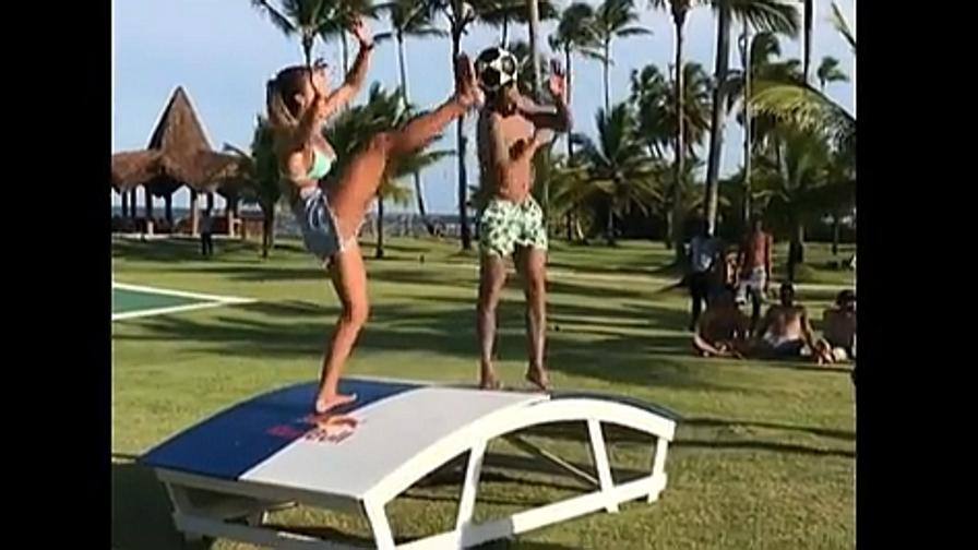 Neymar Sfida A Teqball Ma La Freestyler Video Gazzetta It