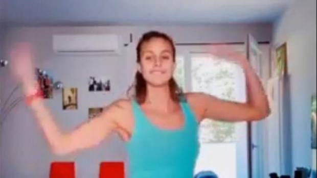 Martina Carraro Si Scatena Dalla Piscina Ai Balletti Di 40 Minuti Video Gazzetta It