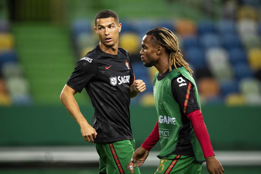 Colpi di tacco e sorrisi, l'allenamento di Ronaldo in nazionale