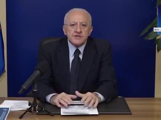 Video De Luca Contro Halloween Monumento All Imbecillita Video Gazzetta It Video De Luca Contro Halloween Monumento All Imbecillita Video Gazzetta It