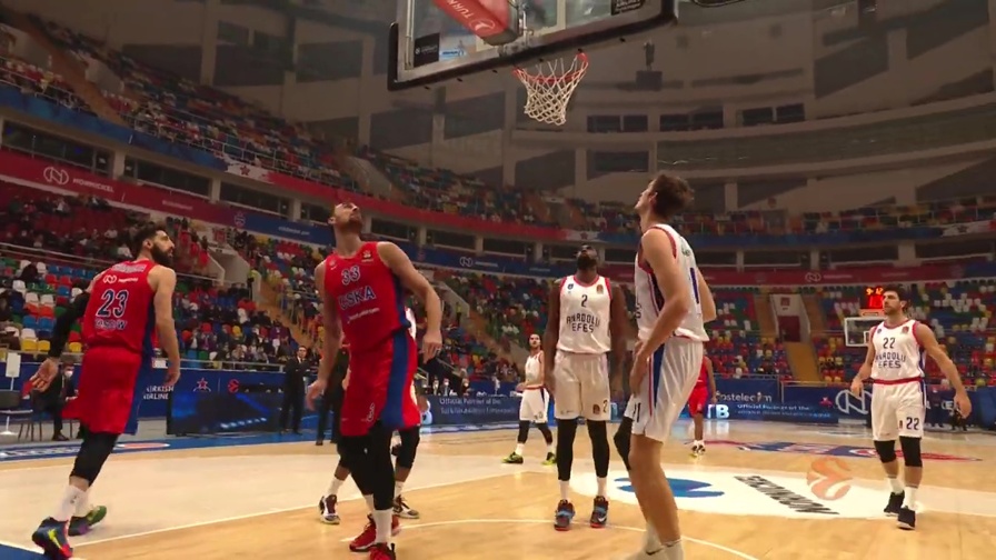 Larkin delude, il Cska ne fa 100 e asfalta l'Efes