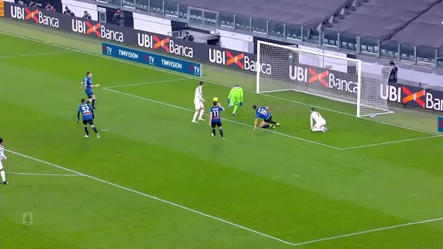 Morata da non credere: gol divorato col tacco a porta vuota