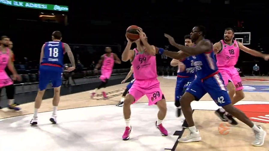 Il ritorno di Shane Larkin: l'Efes supera il Barcellona