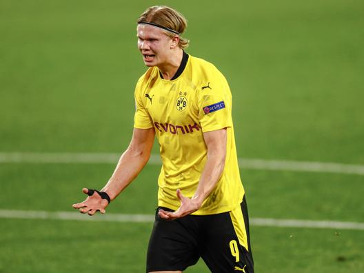 Nell'andata degli ottavi di finale di Champions League, il Borussia Dortmund vince per 3-2 in casa del Siviglia. In gol Suso, Dahoud, Haaland (doppietta) e de Jong. Guarda gli highlights