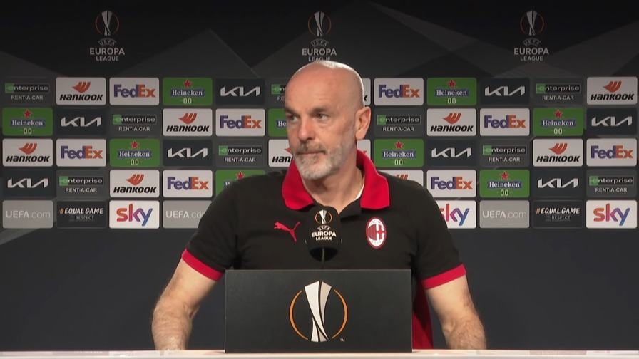 La conferenza di Pioli e Leao prima della Stella Rossa