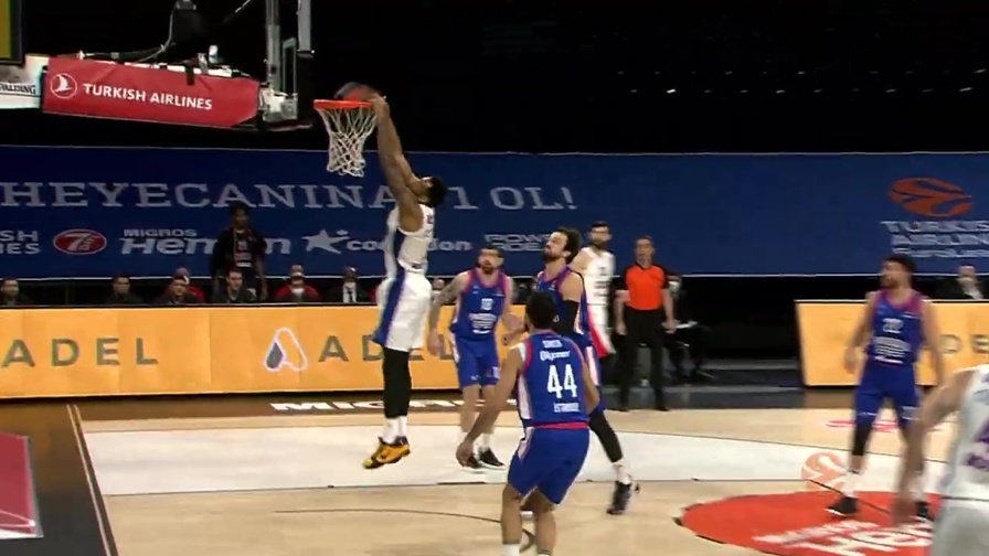 L'Efes alza la voce: Cska battuto di 30 punti