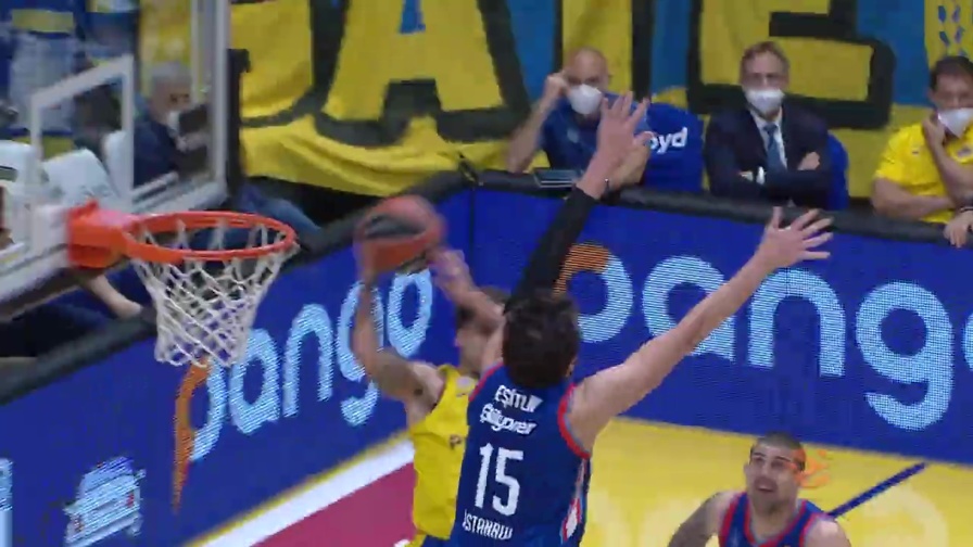 Larkin e Micic guidano l'Efes a Tel Aviv: Maccabi k.o. 66-90