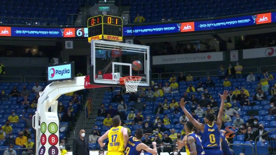 Pubblico caldo e un grande Zizic: il Maccabi batte il Barça all'overtime