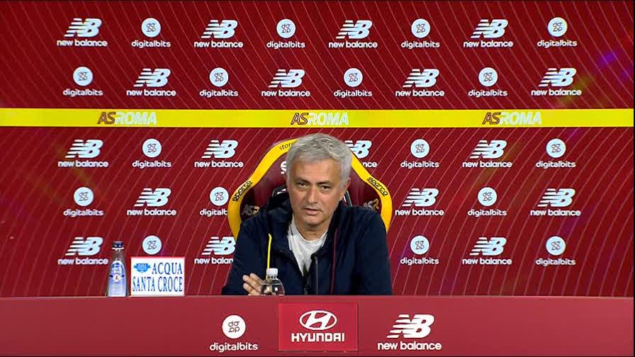 Mou sfida i giornalisti: "Adesso vedremo chi è il più bravo tra voi..."