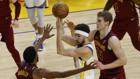 Guarda i 17 punti di Klay Thompson all'esordio contro i Cavs