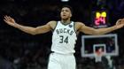 Giannis scatenato, Curry ancora in ombra: guarda Milwaukee-Golden State