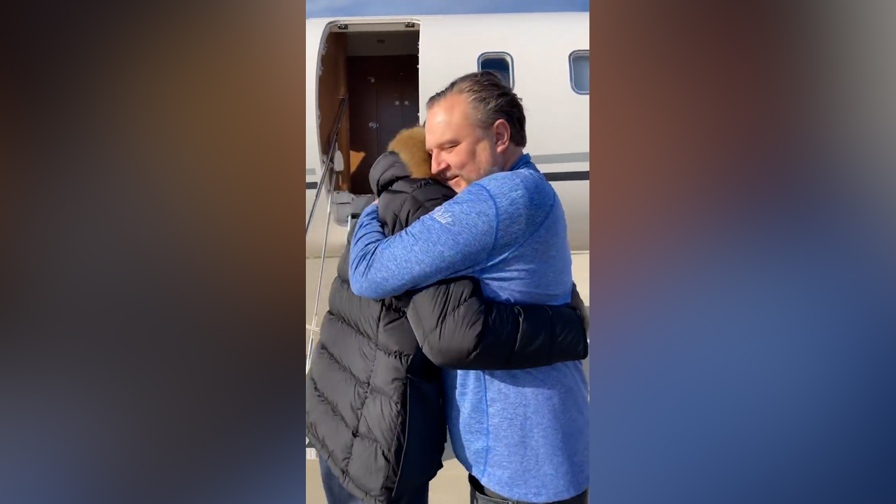 Harden sbarca a Philadelphia, il primo abbraccio è per il gm