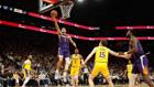 Booker show! Triple e schiacciate: guarda come i Suns hanno eliminato i Lakers