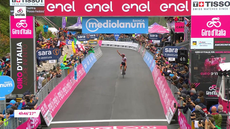 Covi trionfa sulla Marmolada, Carapaz crolla, Hindley in rosa. highlights