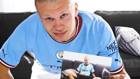Haaland al Manchester City, la presentazione con la foto da bambino