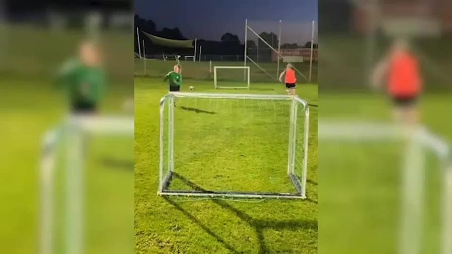 Allenamento estremo, corsa dietro la porta e poi...