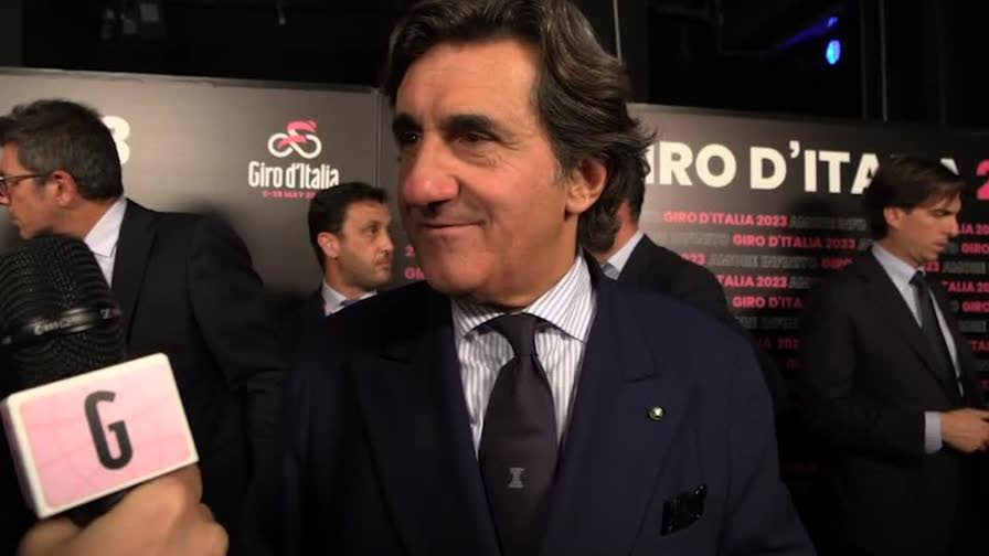 Padrone di casa alla presentazione del percorso del Giro d'Italia 2023, il presidente e amministratore delegato di Rcs Mediagroup, Urbano Cairo, ha parlato della prossima corsa rosa e dello stato di salute del ciclismo italiano. Guarda il video della nostra intervista