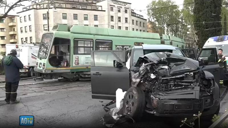 Tram contro l auto di Ciro Immobile la DIRETTA dal luogo dell incidente