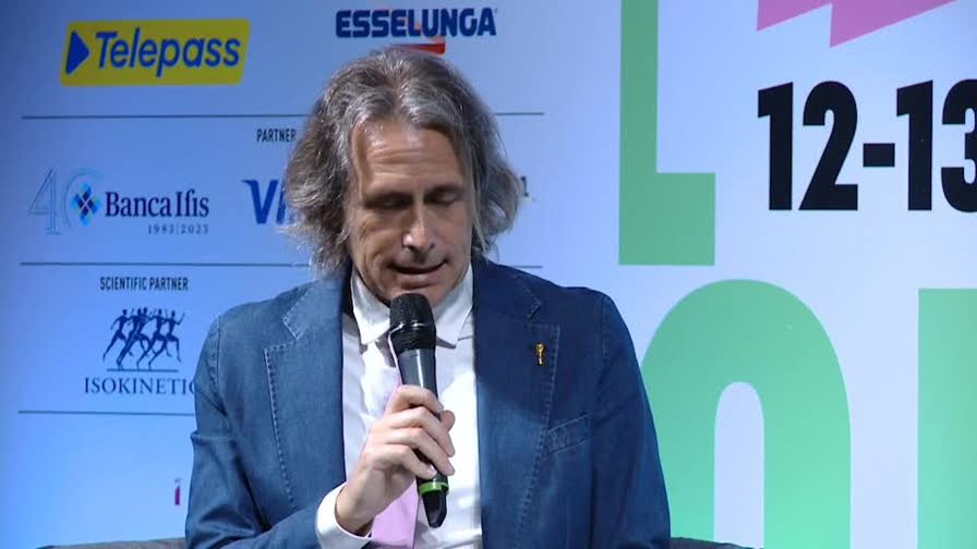 Rijkaard: "Milan, devi crederci. E se recupera Leao..."