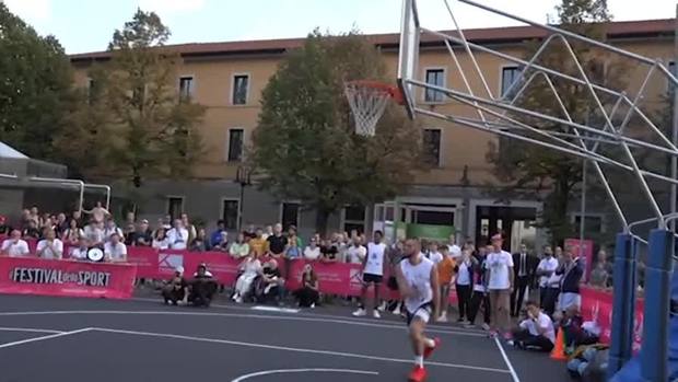 Basket: che spettacolo la gara di schiacciate